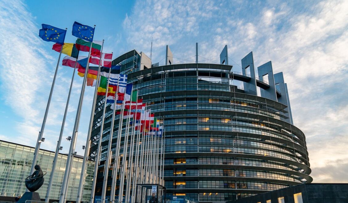 ЄС продовжив санкції проти РФ на 3 роки, але виключив двох російських олігархів, - Reuters ЄС продовжив санкції проти РФ на 3 роки, але виключив двох російських олігархів, - Reuters